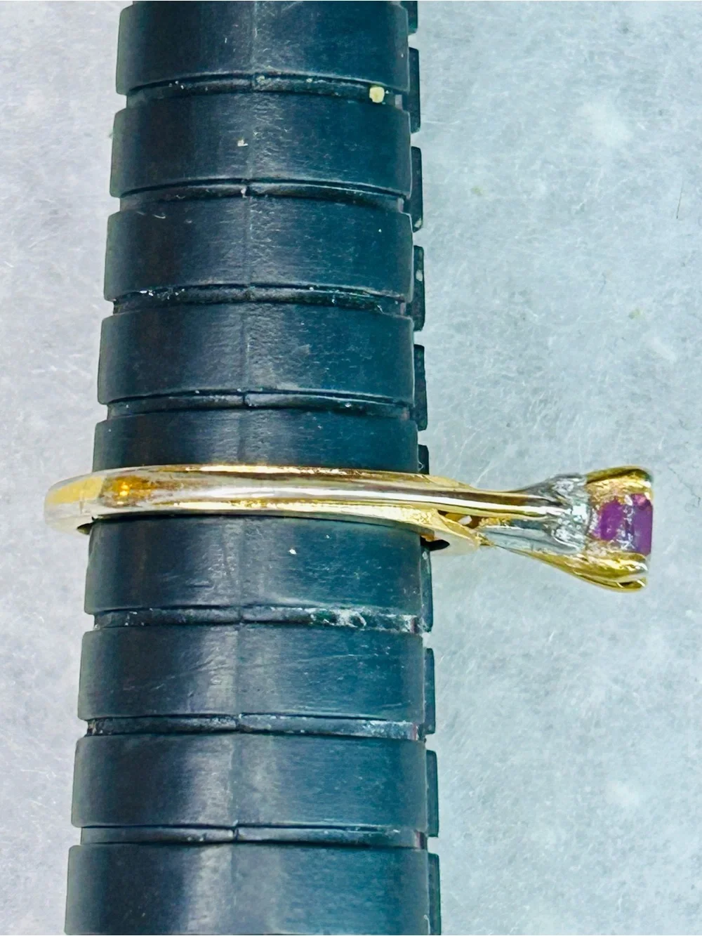 Vintage 18K HGE Purple Solitaire Ring with Clear Accent Stones (c. 1980s–1990s)